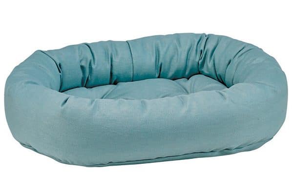 Give your cat that much-needed sense of security with this cozy, hemp fabric Donut Bed. bowsers.com