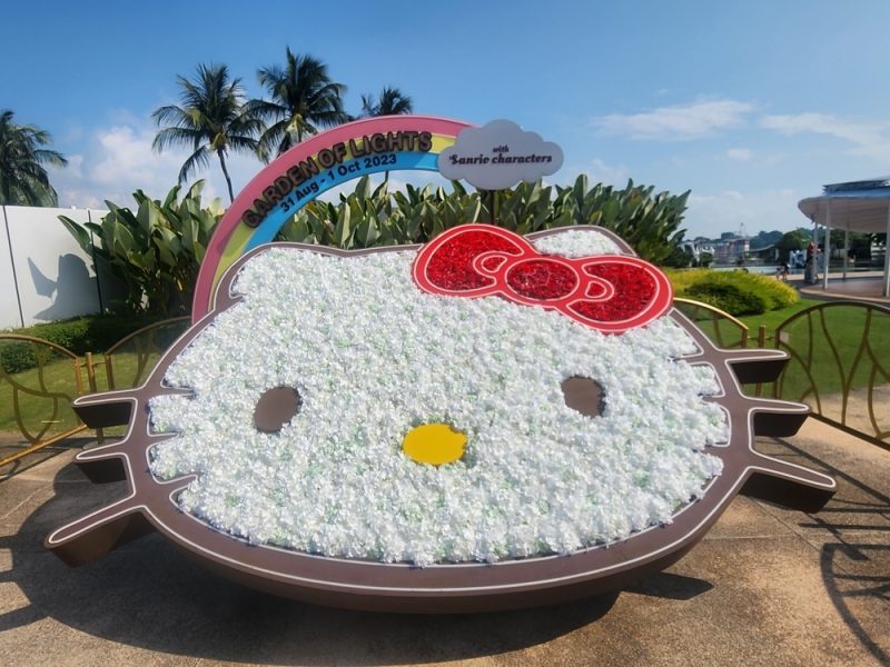 Hello Kitty garden of light