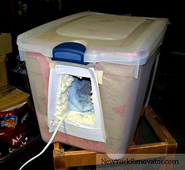 Diy feral winter cat shelter. Supplies: plastic tote, duct tape