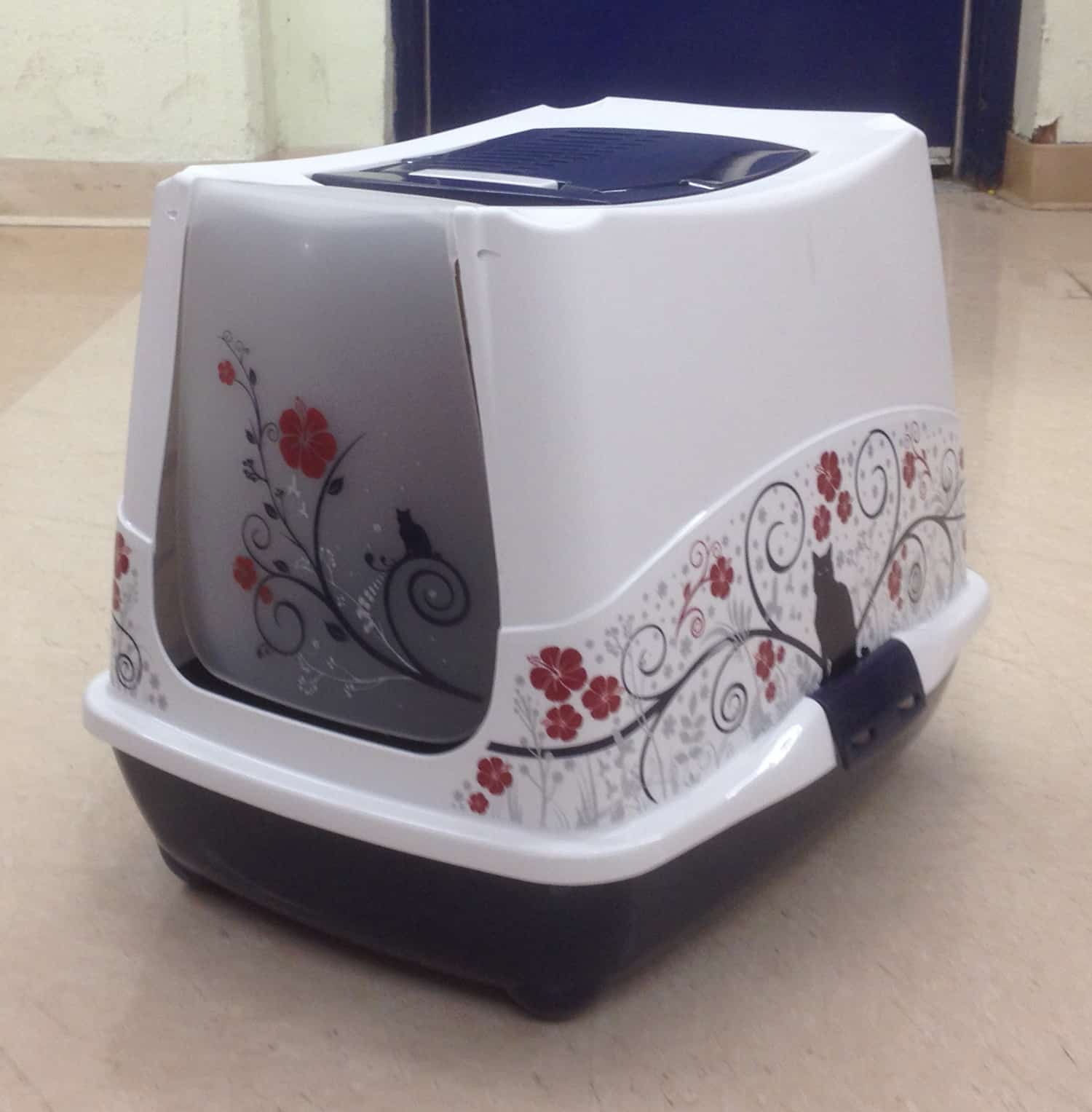 kitty litter box with lid