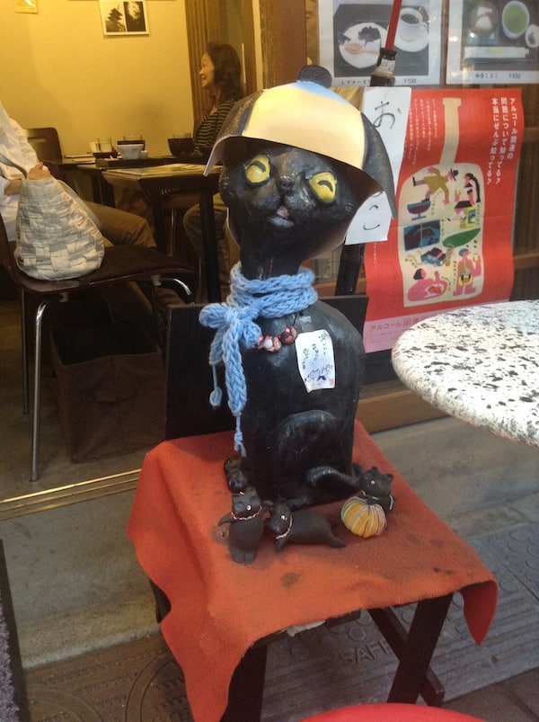 A "cat cafe" in Yanaka.