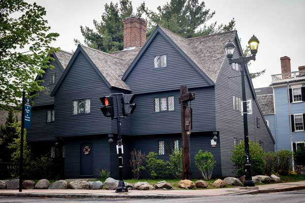TourismWitchHouse
