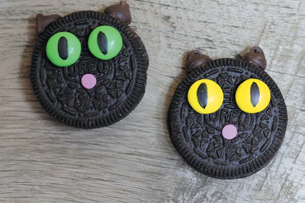 DIY Cat Oreo cookies.