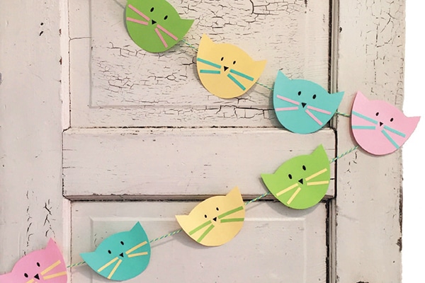 Celebrate an event with this adorable cat garland.