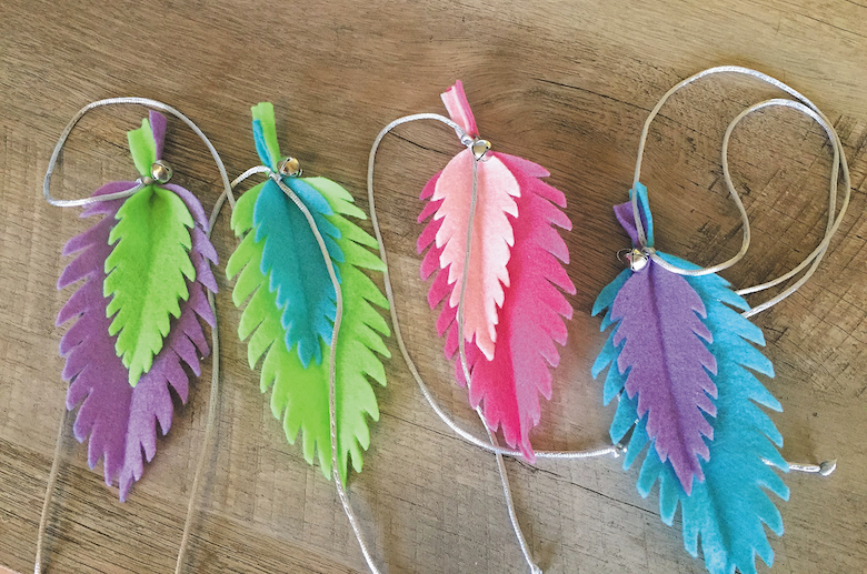 10 DIY Feather Cat Toys You Can Make Today (With Pictures) Catster