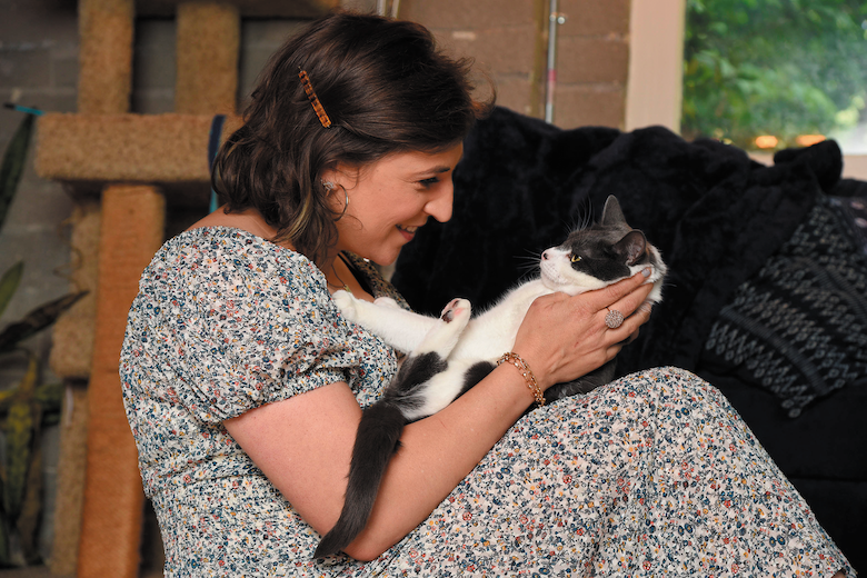 Mayim Bialik cats