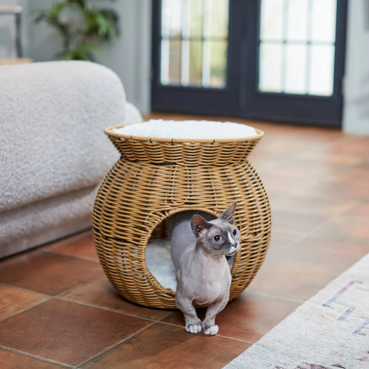 Frisco Round Wicker Cat Condo with Top Perch new