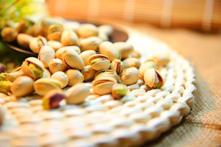 Can Cats Eat Pistachios? VetReviewed Nutritional Facts Catster