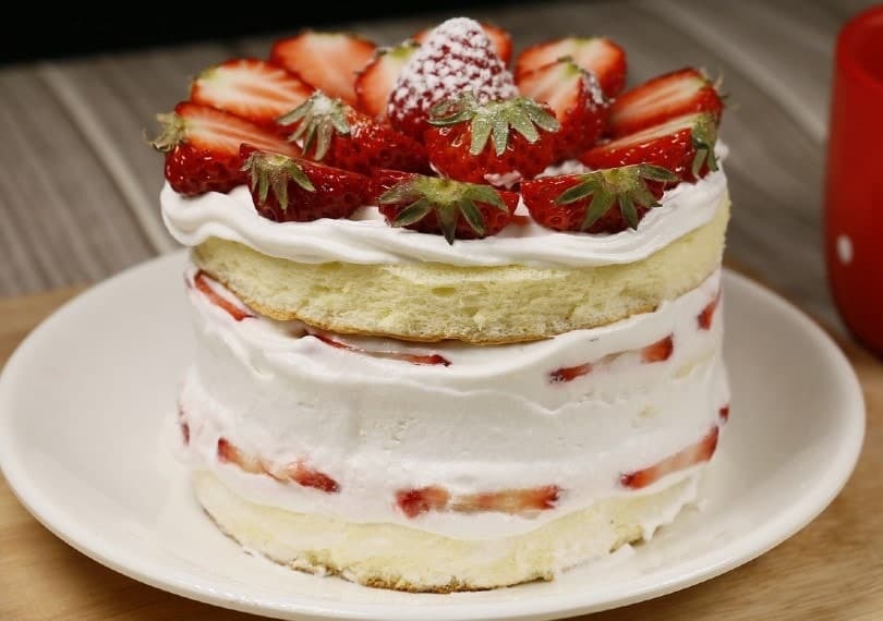 cake with strawberries