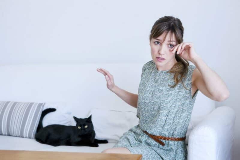 woman with cat allergy