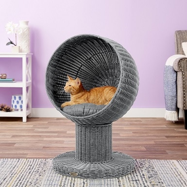 5The Refined Feline Kitty Ball Cat Bed