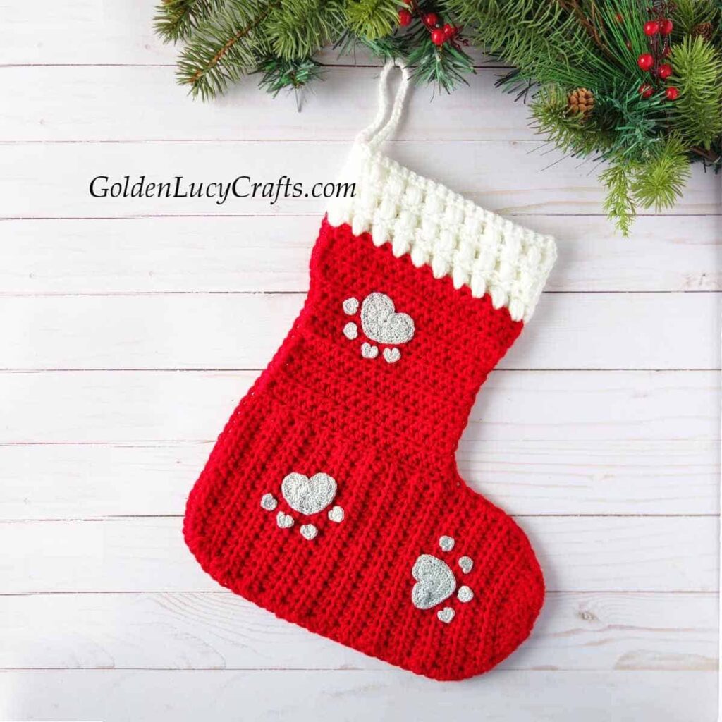 DIY Cat Crochet Stocking by Golden Lucy Crafts