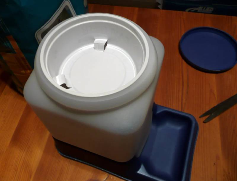 DIY Cat-Powered Automatic Cat Feeder