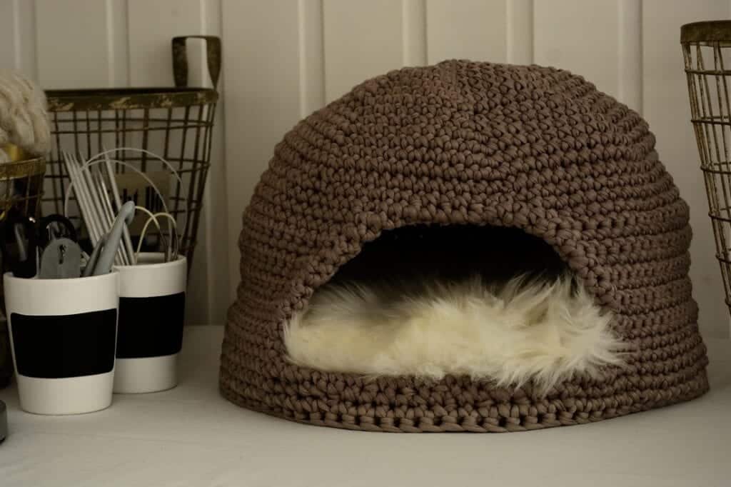 DIY Crochet House for Your Cat