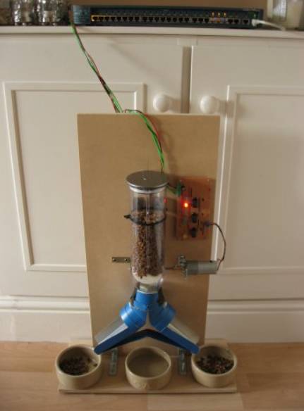 DIY Internet-Enabled Cat Feeder