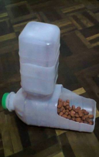 DIY Plastic Bottle Pet Feeder