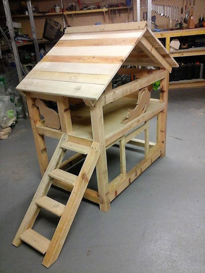 DIY Wood Pallet Cat House