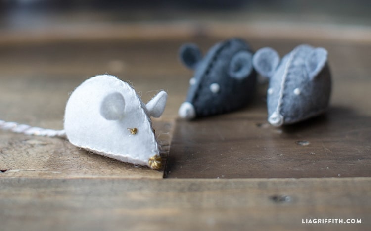 Felt Mouse Cat Toy by lia griffith