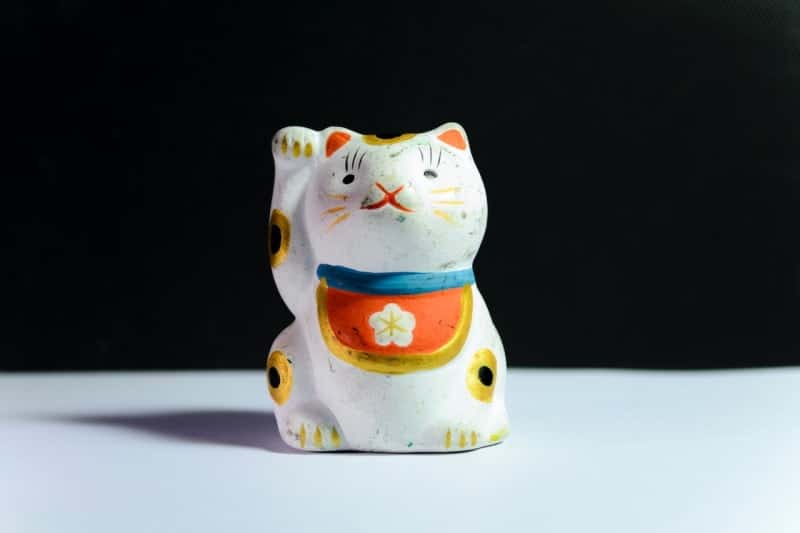 Meneki Neko cat figurine