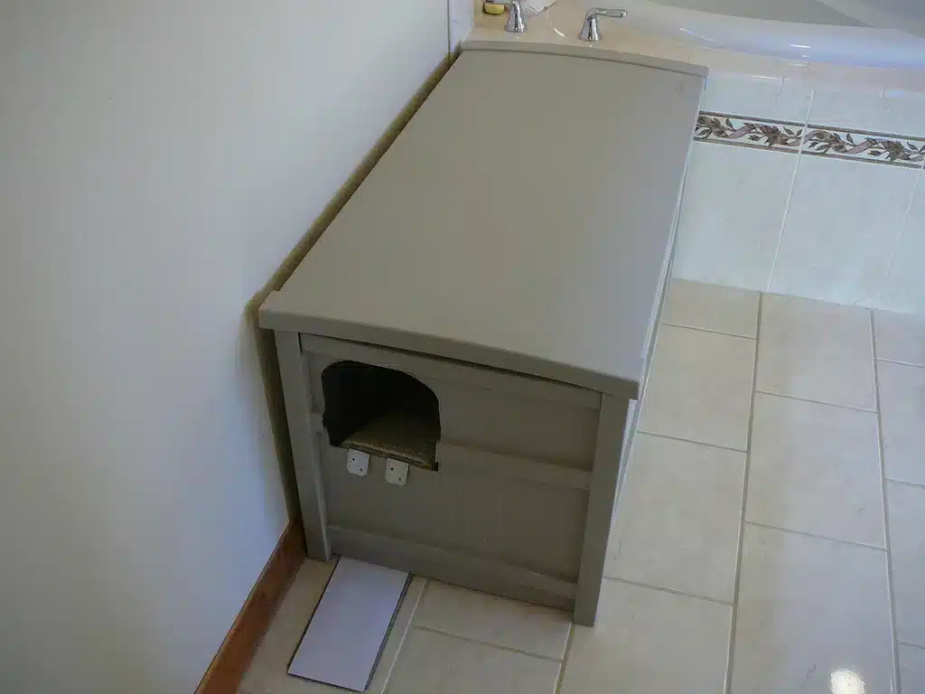 Mess-free cat litter box