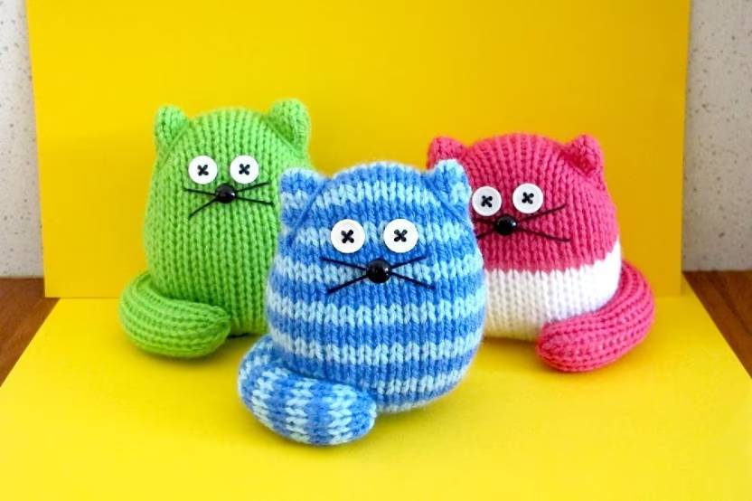 Quick and Easy Knit Cat by Love Crafts