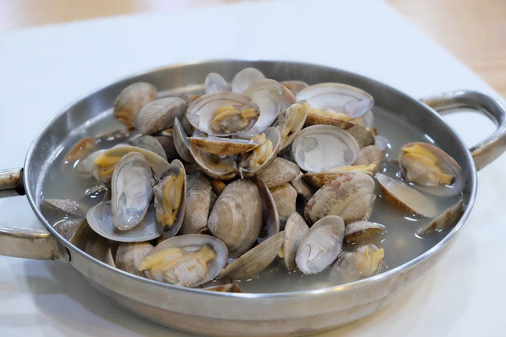 boiled clams