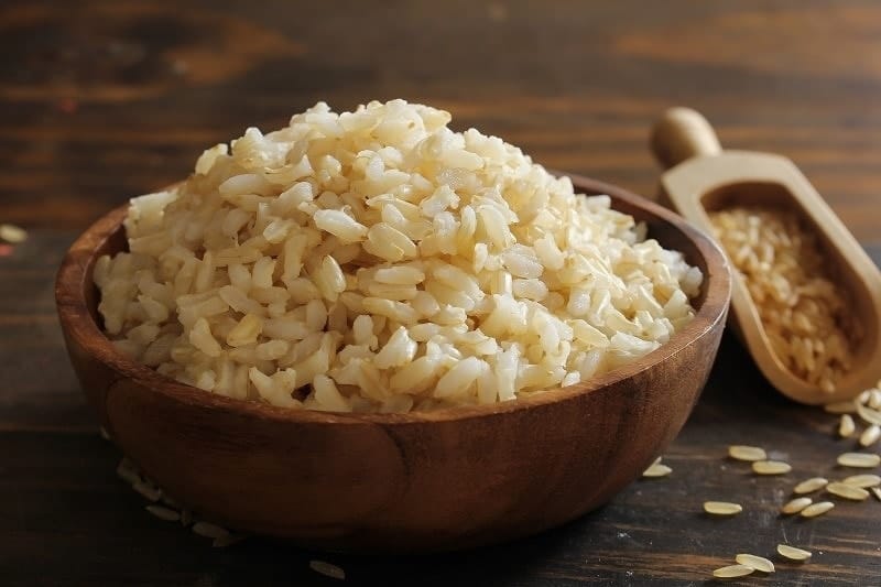 brown rice in a wooden bowl