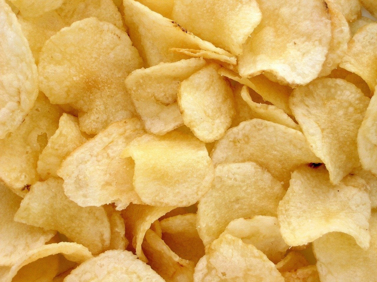 Can Cats Eat Potato Chips? VetReviewed Nutrition & Health Advice Catster