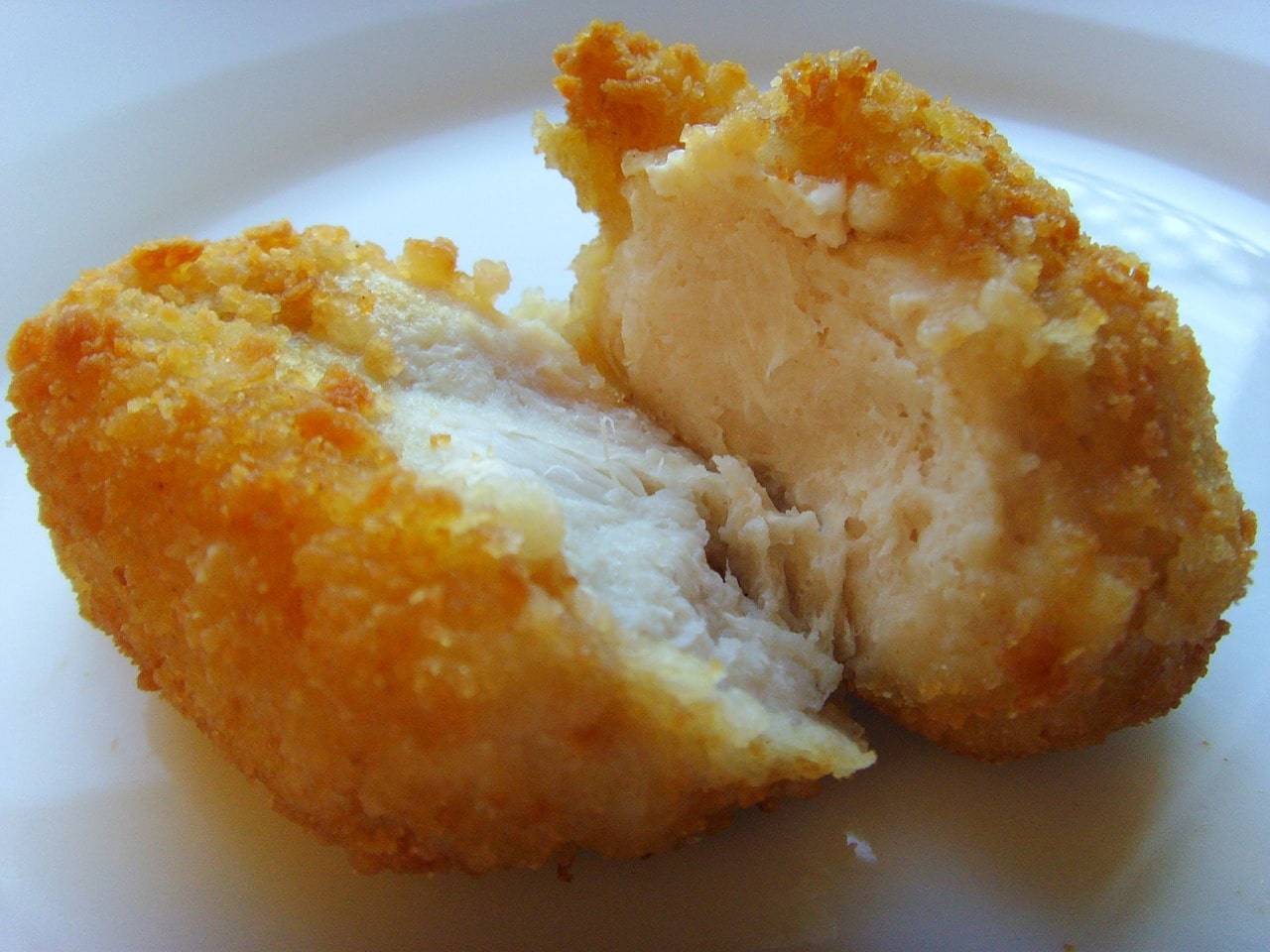close up chicken nuggets
