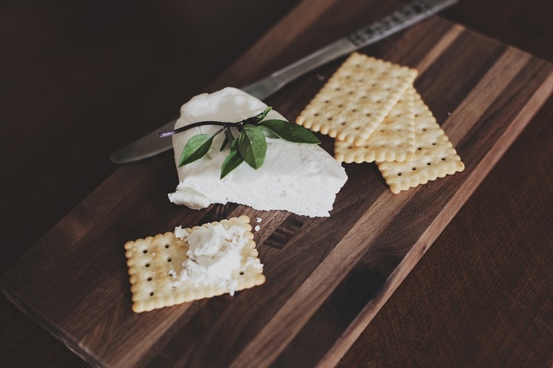 crackers and cream cheese