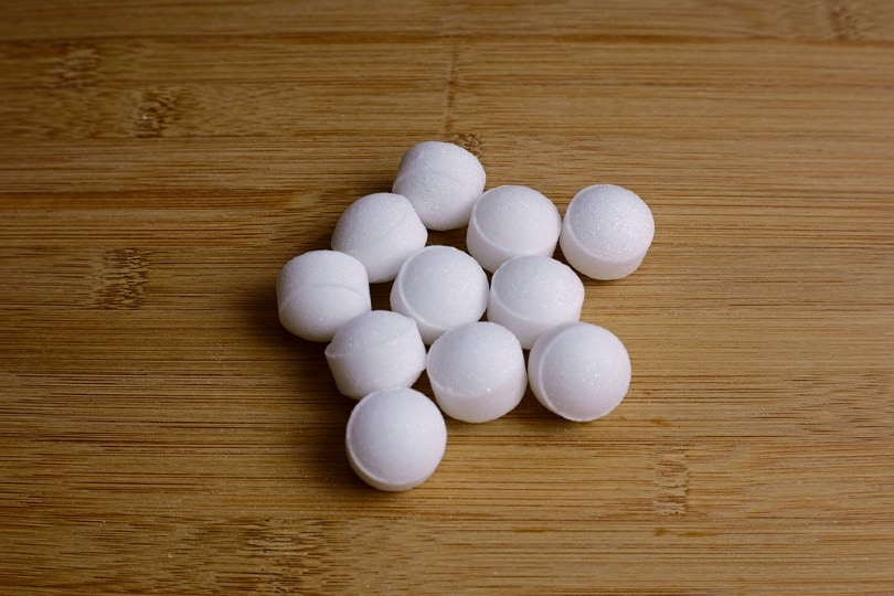 Will Moth Balls Keep Cats Away? Facts & FAQ Catster