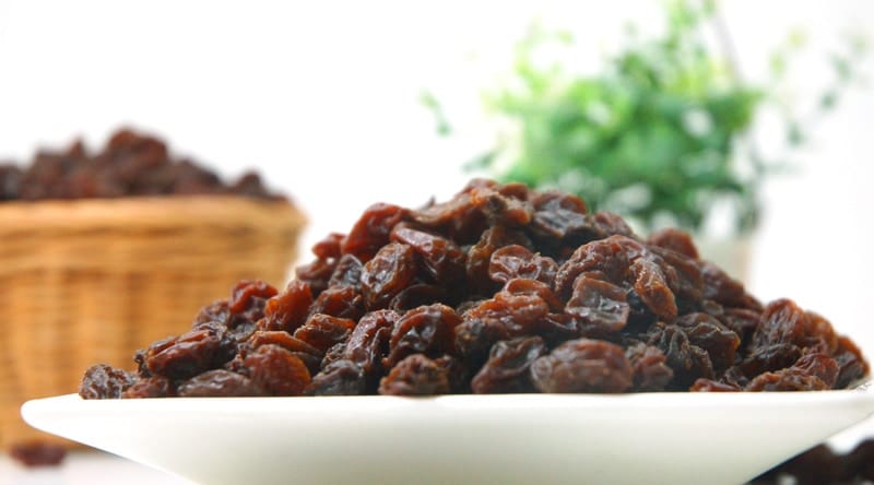 raisins in white plate