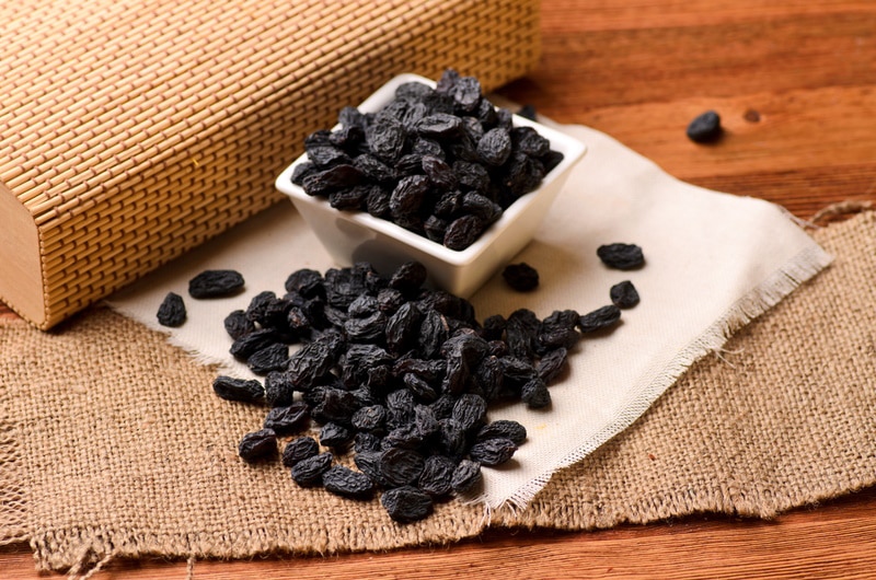 raisins in wooden table