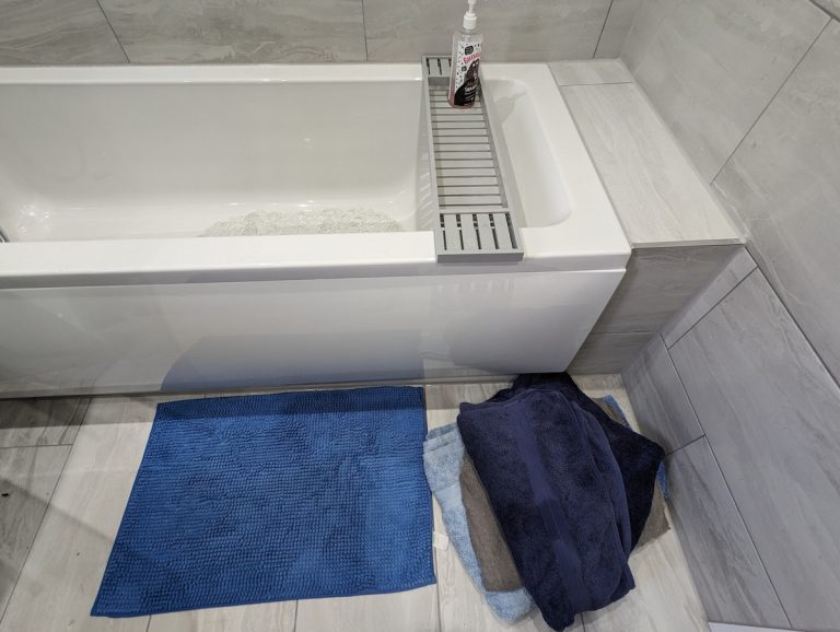 How to Give Your Cat a Bath: Dr. Karyn's Tips (With Video) - Catster