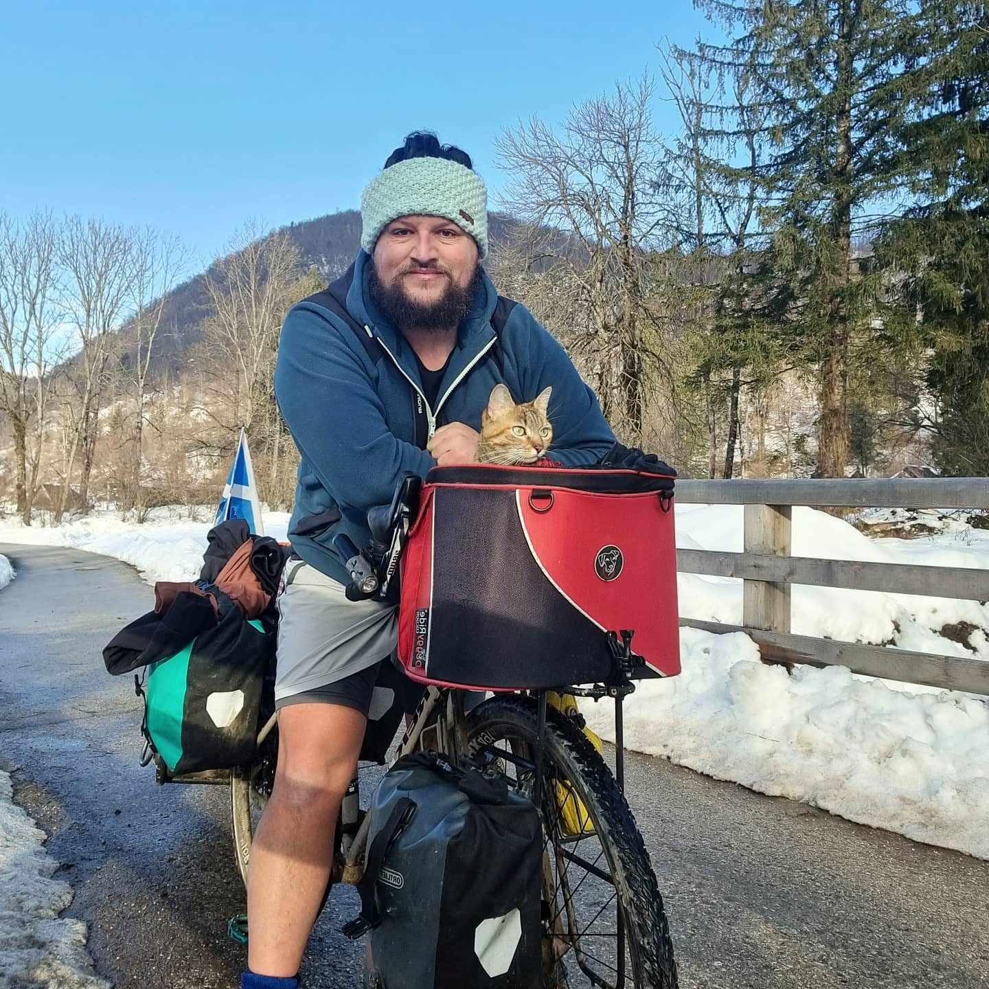 The Rescue Cat Who Cycled Around the World_ Dean & Nala’s Story 2